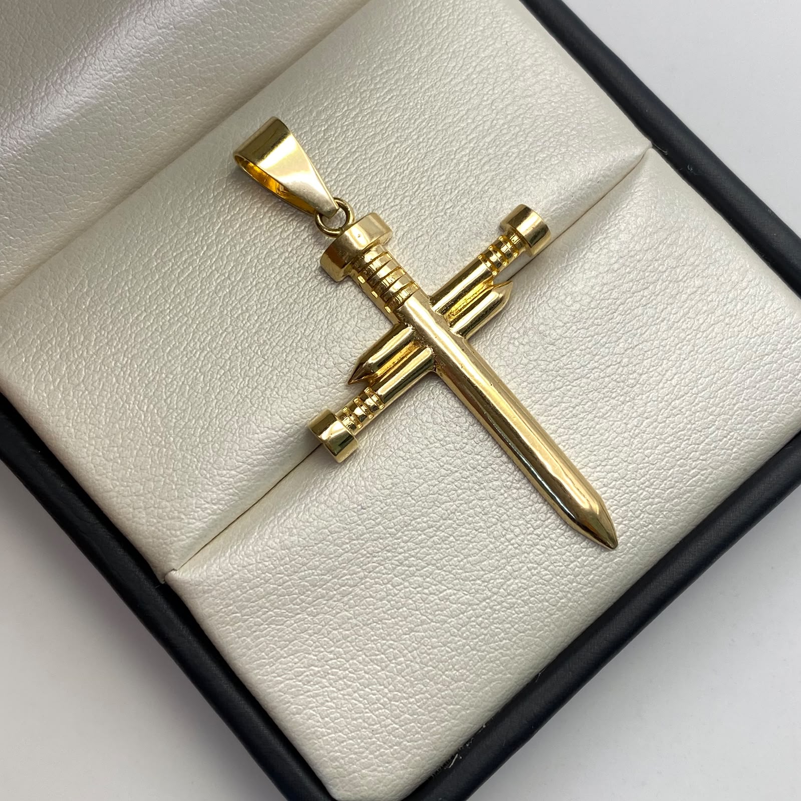 Dije Cruz Clavo Oro amarillo 18k 4,55 Gr / 28,7 mm / 4,8 Cm
