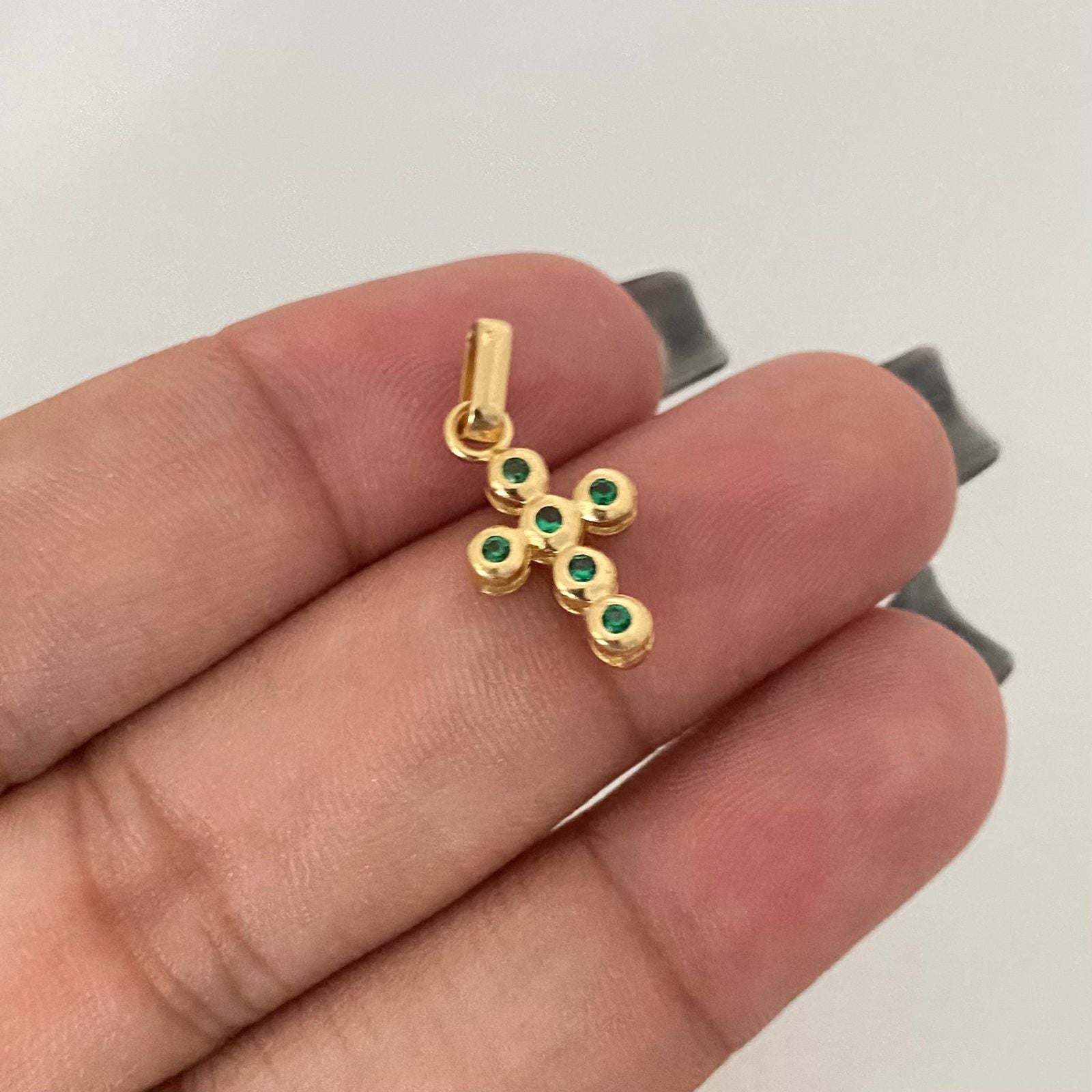 Dije cruz bola casting verde Oro amarillo 18k 1,15 Gr / 2,0 Cm