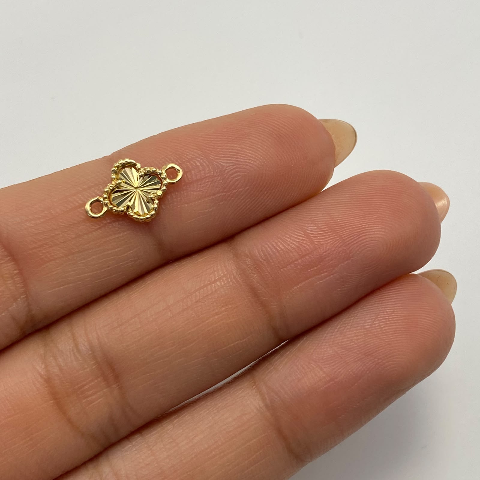 Herraje Mini trebol diamantado Oro amarillo 18k 0,55 Gr / 1,1 Cm