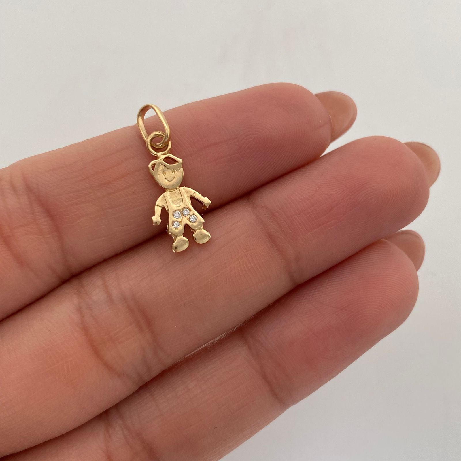 Dije Niño Casting Oro amarillo 18k 0,9 Gr / 8,3 mm / 2 Cm