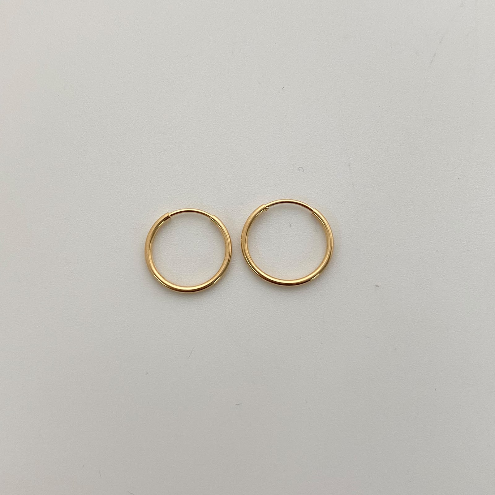 Candonga imperdible lisa  Oro amarillo 18k 0,6 Gr / 1,2 Cm