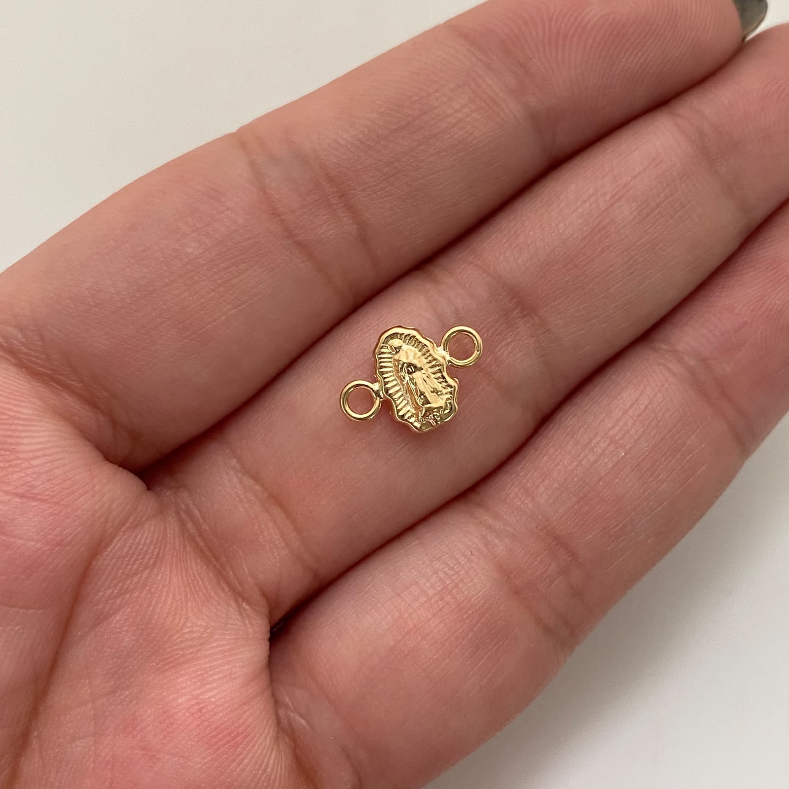 Herraje Virgen de Guadalupe Silueta Oro amarillo 18k 0,3 Gr / 1,1 Cm
