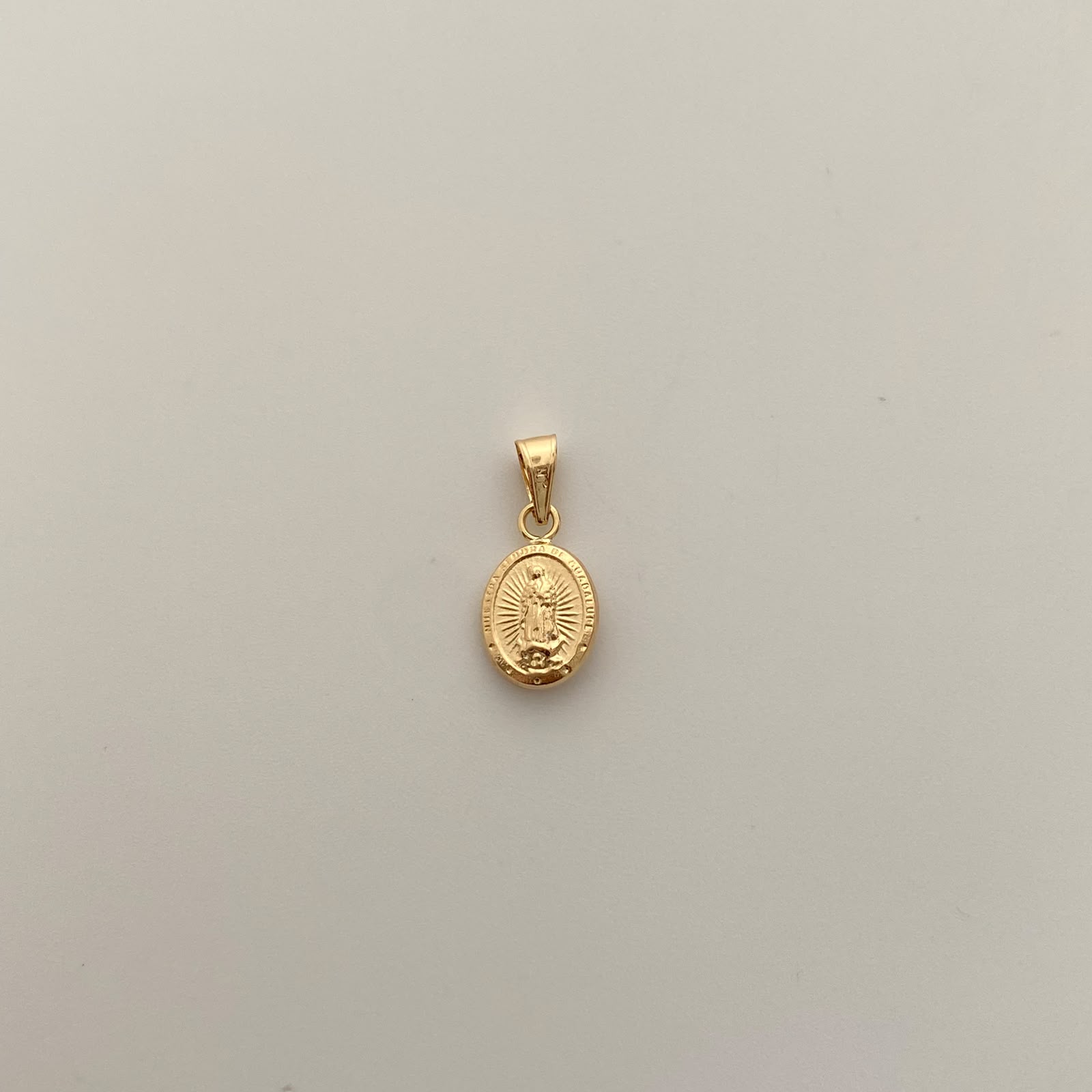 Dije Virgen de Guadalupe Oro amarillo 18k 0,5 Gr / 8,4 mm / 1,7 Cm