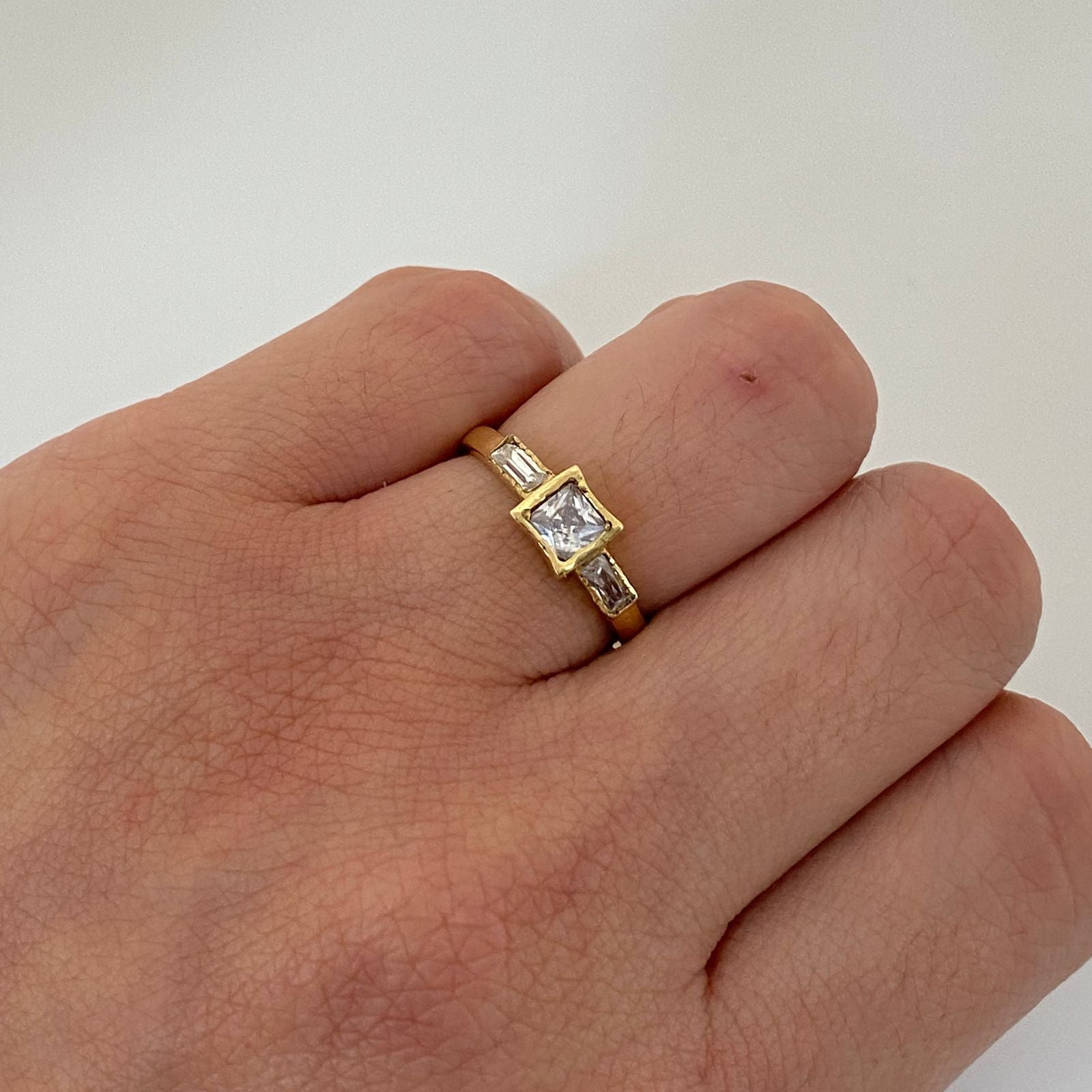 ANILLO CIRCONES BLANCOS ORO AMARILLO 18K / TALLA 7 / 2,35 GR