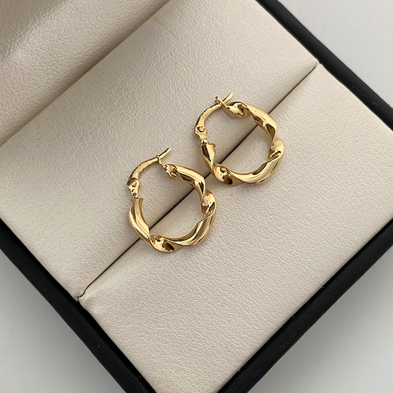 Candonga Entorchada Oro amarillo 18k 1,15 Gr / 1,6 Cm