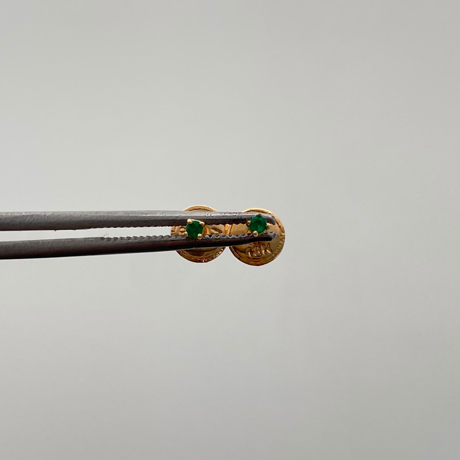Topos Mini Esmeralda Oro amarillo 18k 0,4 Gr / 1,8 mm