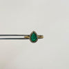 Anillo gota esmeralda 0.86 qt rededor diamantes 0.26qt Oro amarillo / Talla 8 / 3,5 Gr