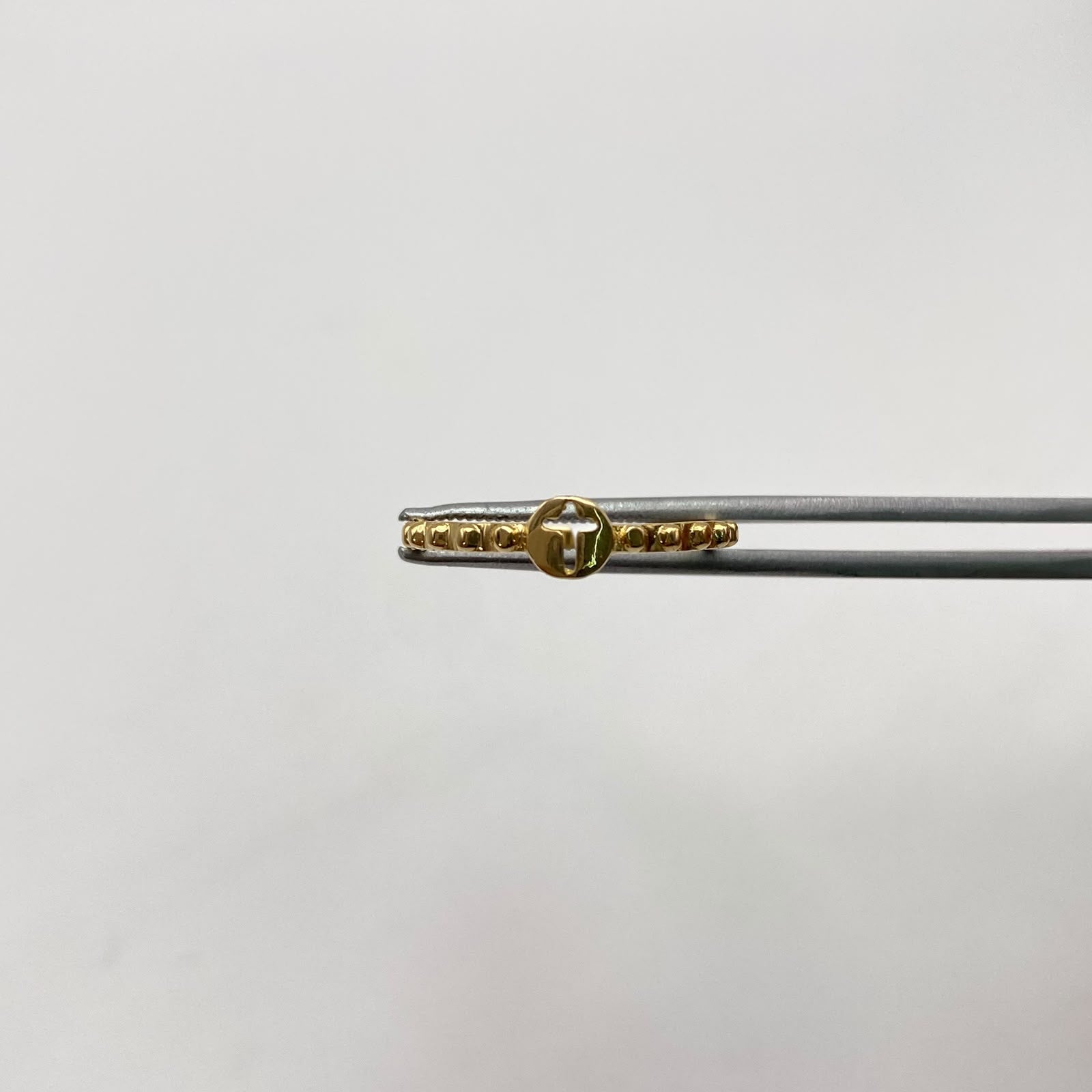 Anillo cruz central y balines Oro amarillo / Talla 7 / 1,4 Gr