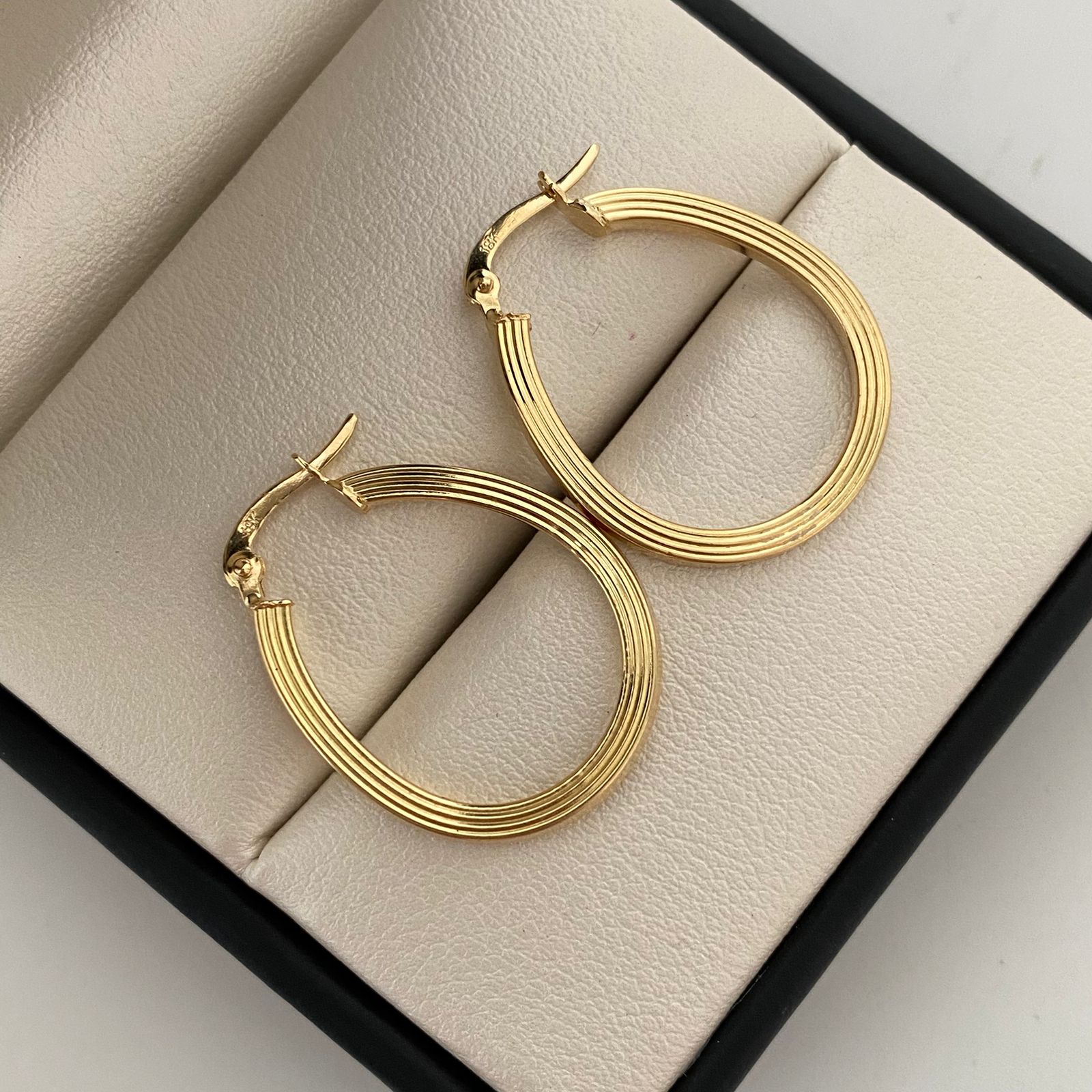 Candonga Ovalada Rayada Oro amarillo 18k 2,55 Gr / 3,9 Cm