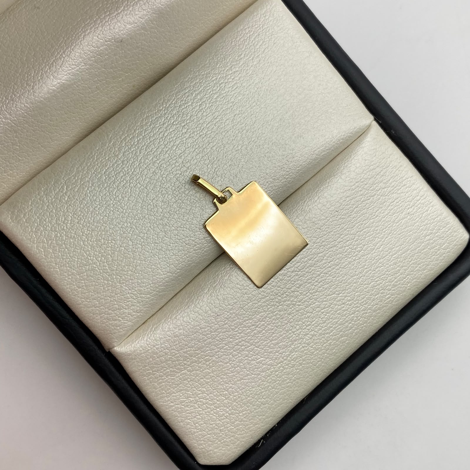 Dije placa lisa Oro amarillo 18k 0,95 Gr / 11,9 mm / 2,5 Cm