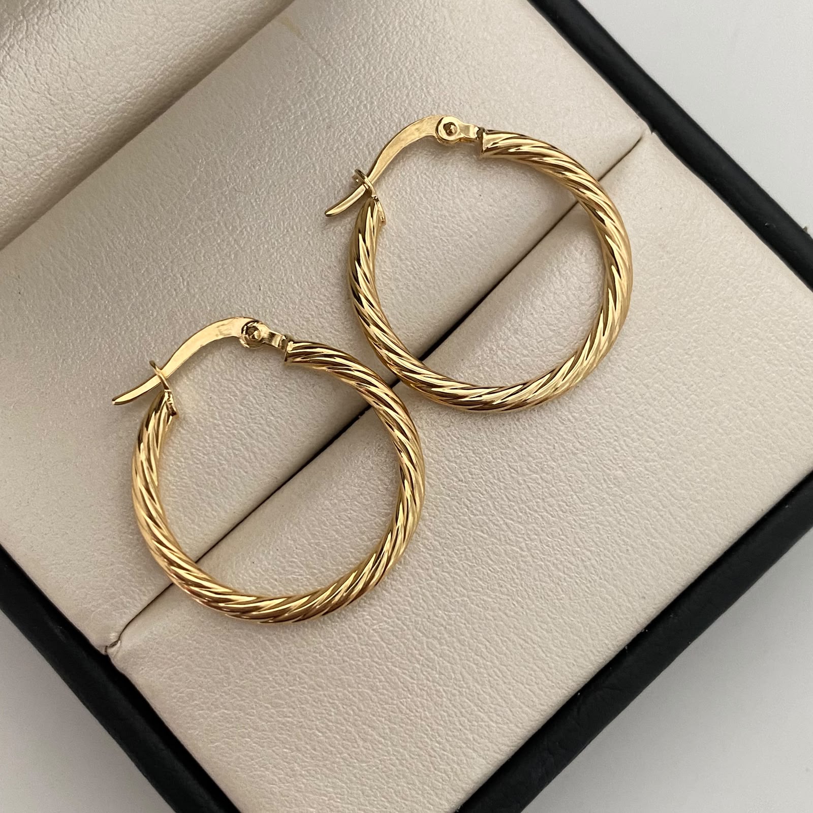 Candonga Entorchada Oro amarillo 18k 1,65 Gr / 2,5 Cm