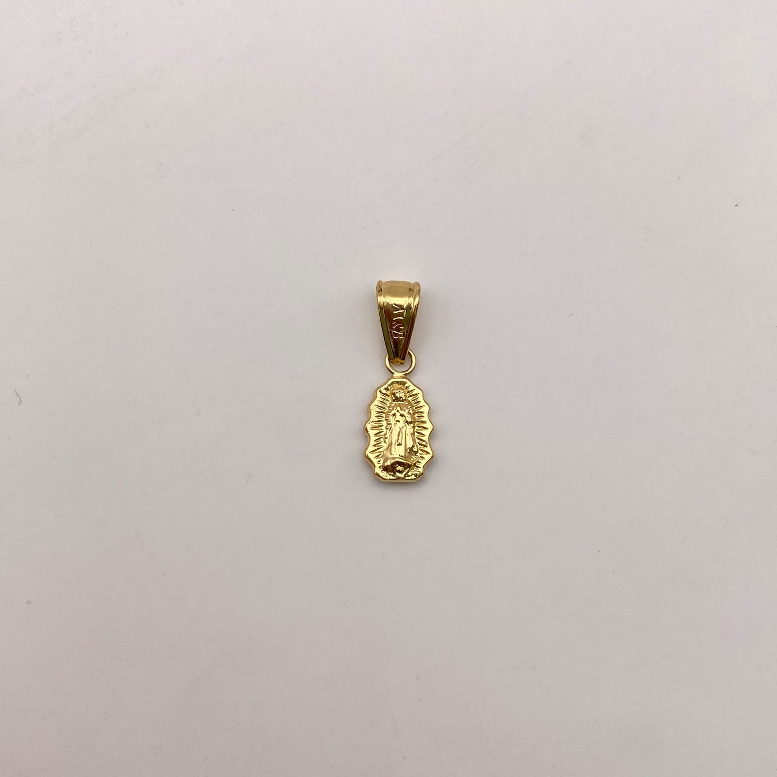 Dije virgen guadalupe Oro amarillo 18k 0,5 Gr / 6,6 mm / 2 Cm