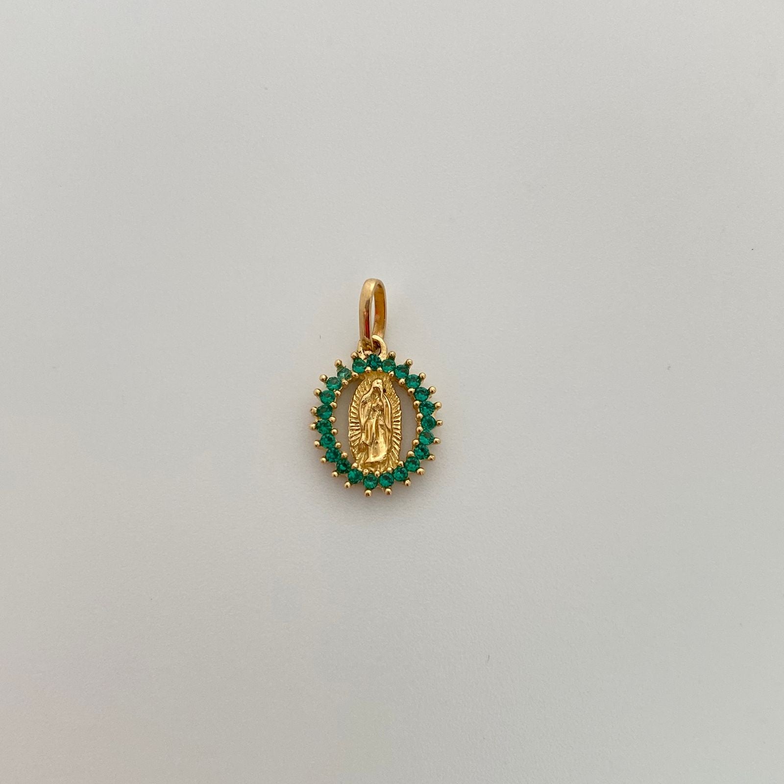 Dije Redondo casting verde Gudalupe Oro amarillo 18k 1,3 Gr / 10,7 mm / 1,7 Cm