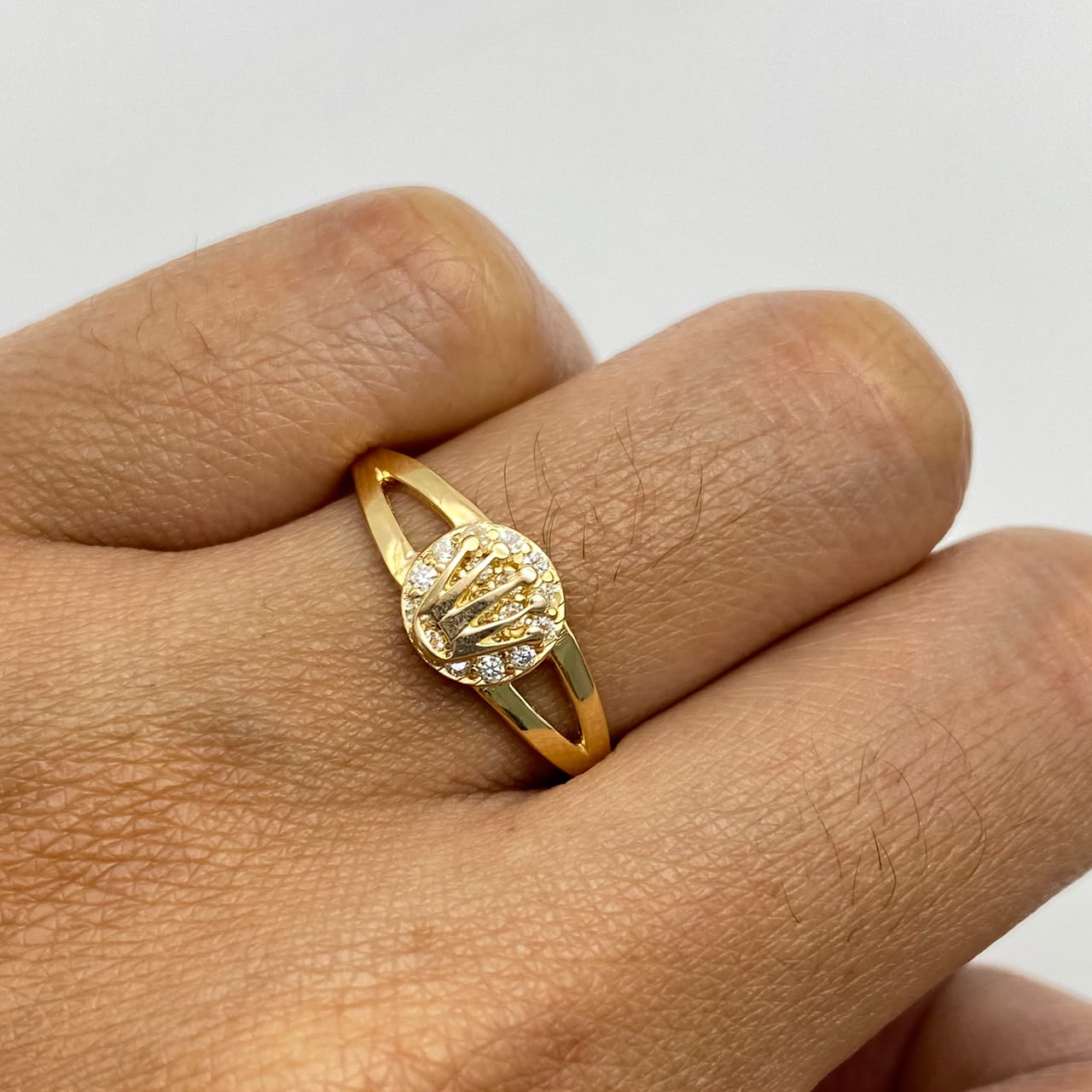 Anillo Corona rx circones blancos Oro amarillo 18k / Talla 11 / 2,6 Gr / 1,4 mm