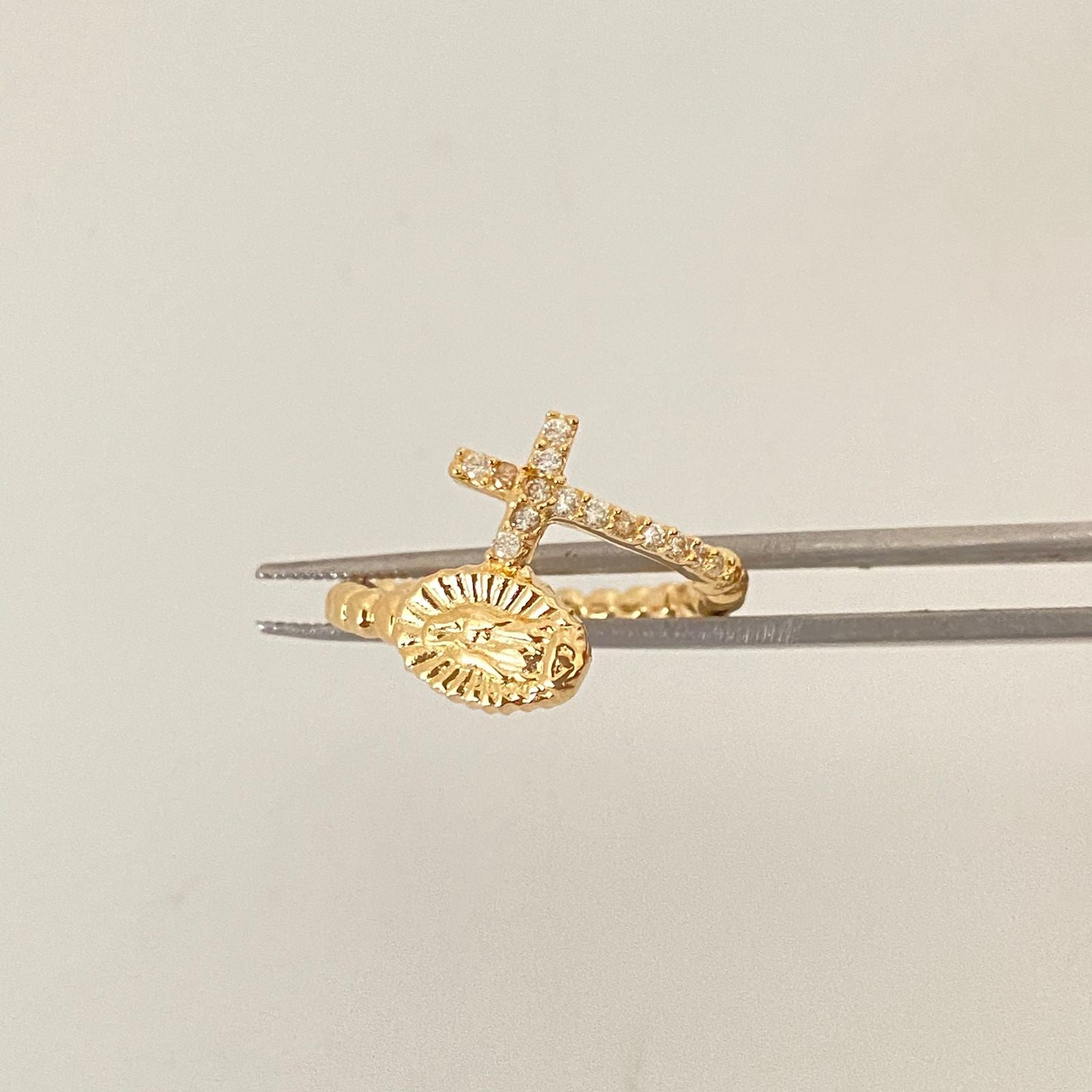 Anillo con cruz y virgen de guadalupe  Oro amarillo 18k / Talla 5 1/4 / 3,8 Gr