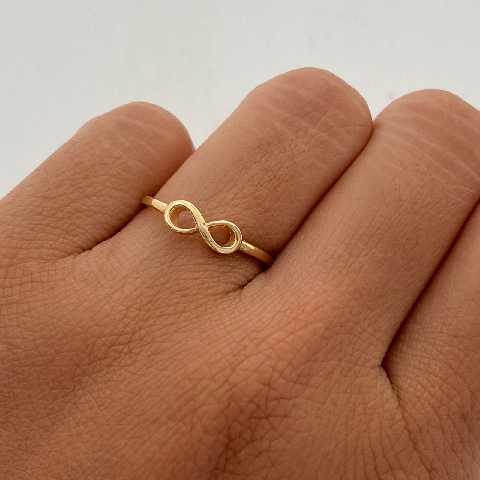 Anillo Infinito Oro amarillo 18k / Talla 6 / 1,45 Gr / 1,4 mm