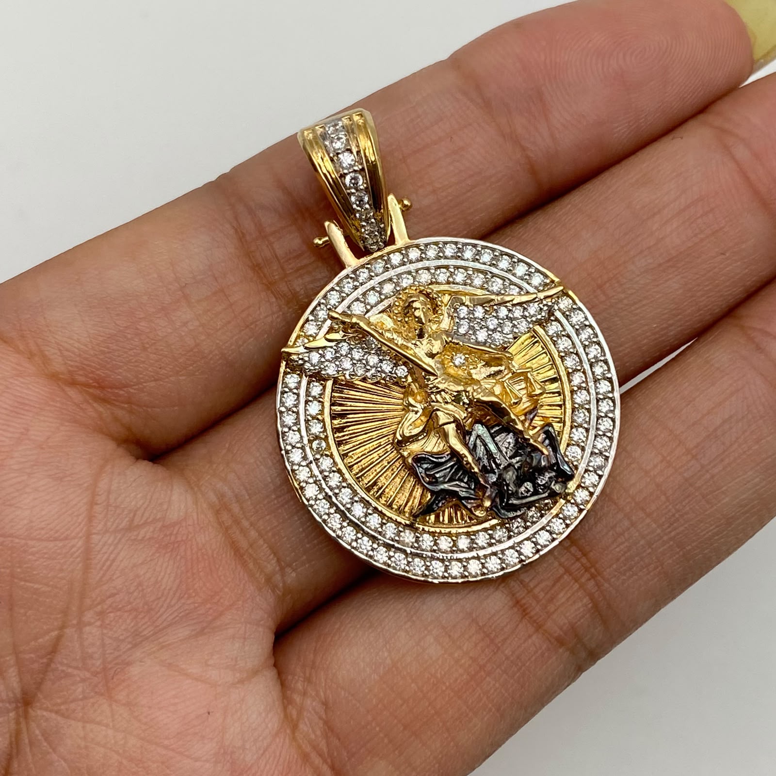 Dije san miguel arcangel circones blancos Oro amarillo y Oro blanco 18k 12,7 Gr / 27 mm / 4 Cm
