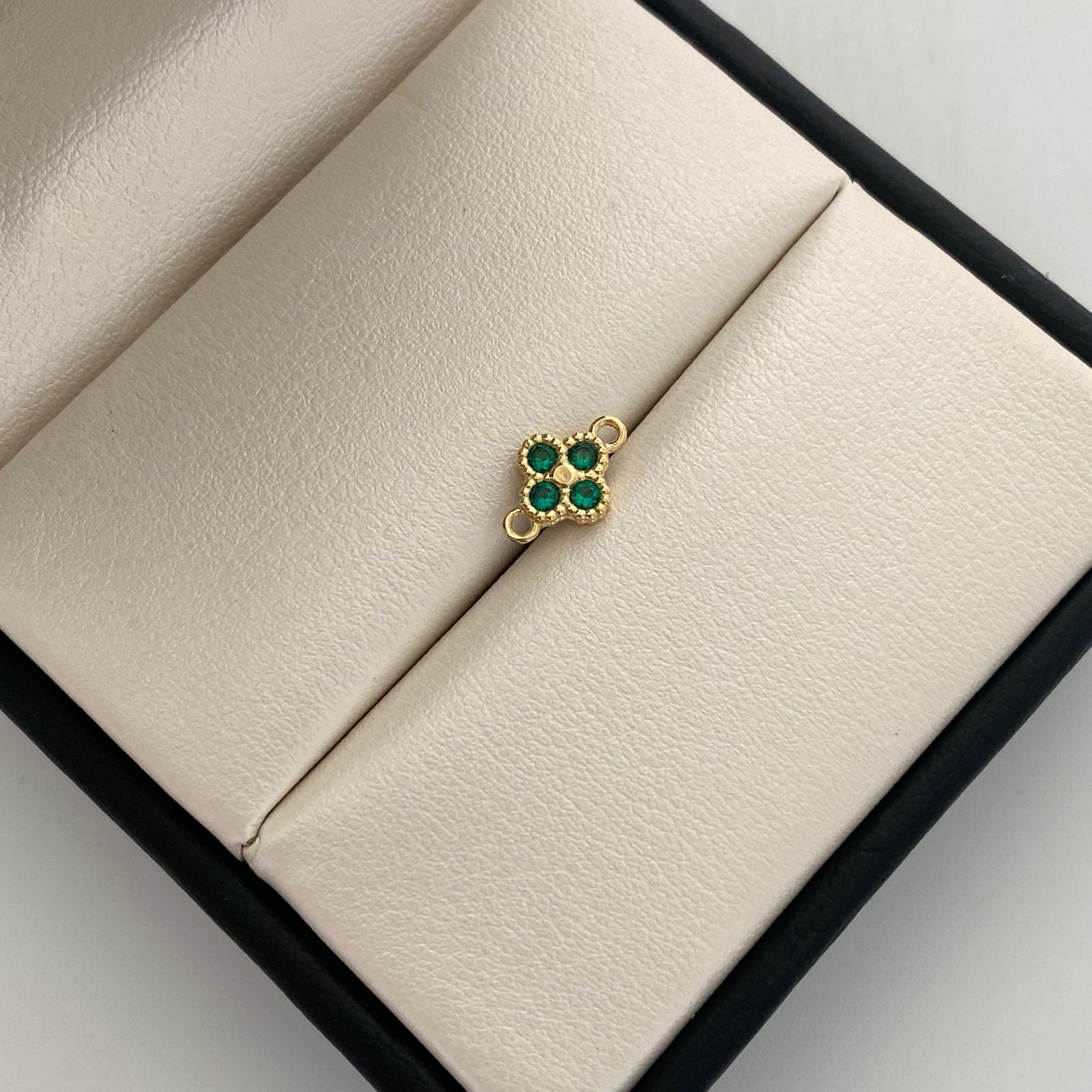 Herraje Trebol casting verde Oro amarillo 18k 0,55 Gr / 1 Cm