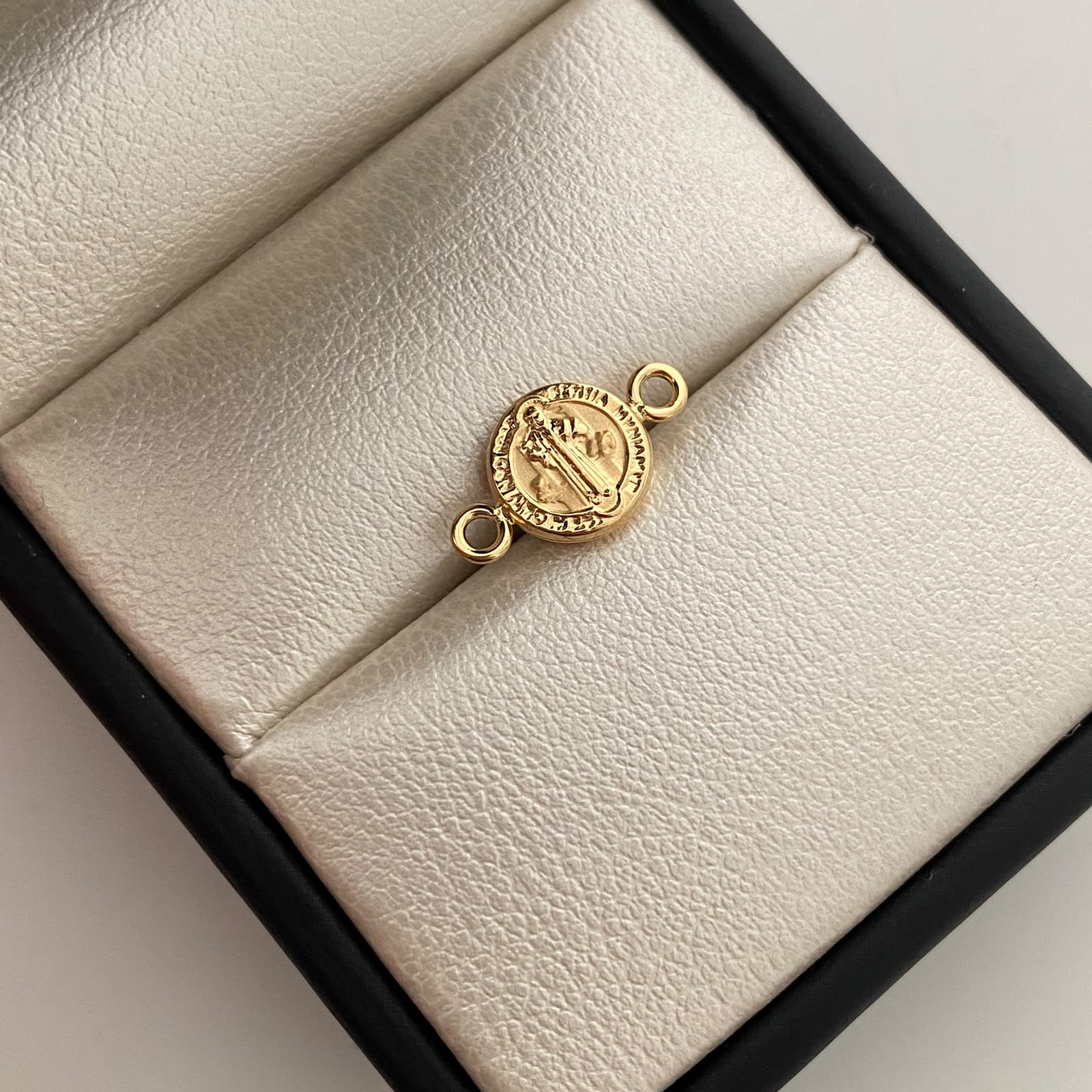 Herraje San Benito Oro amarillo 18k 0,4 Gr / 1,5 Cm