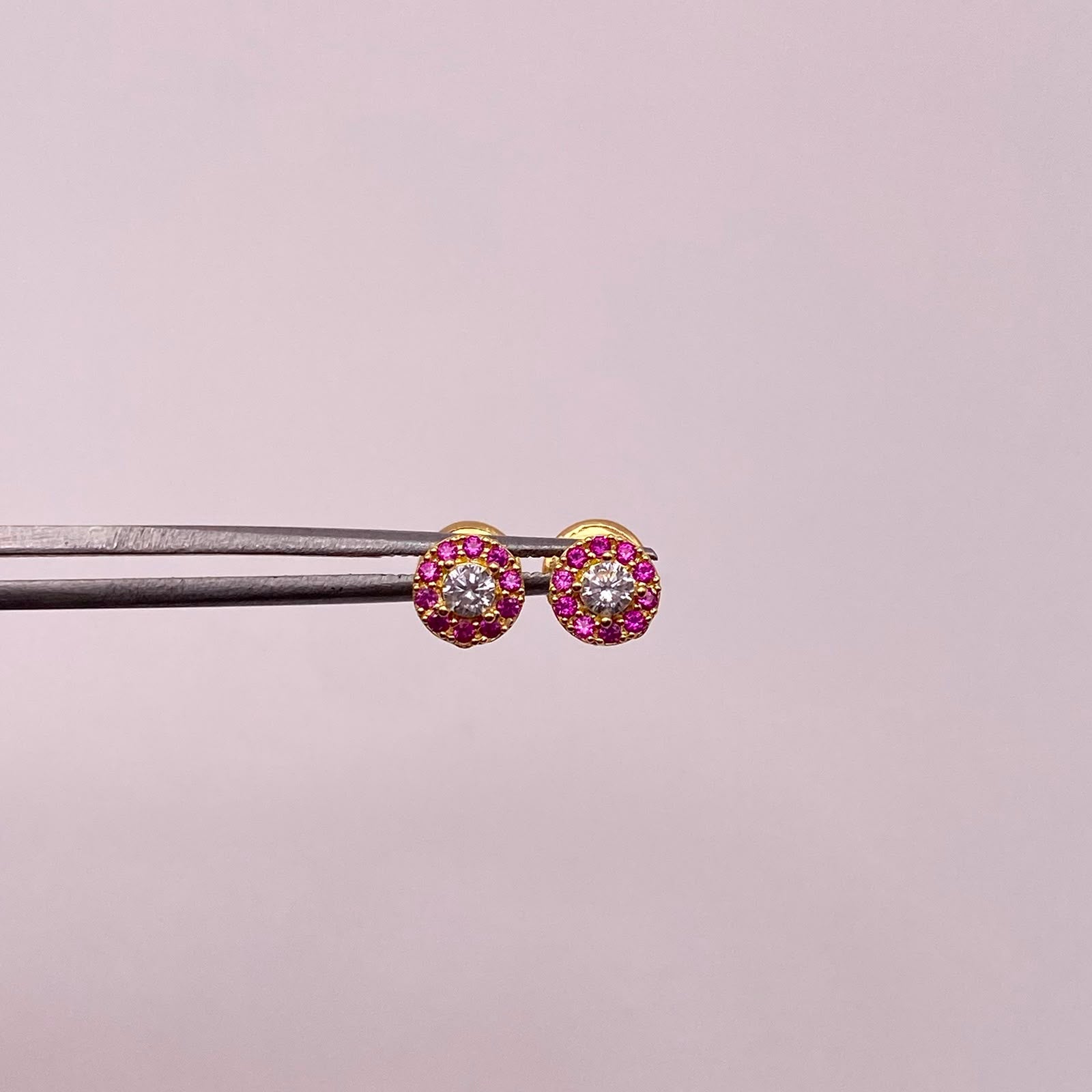 Topos Circulo borde fucsia y centro blanco Oro amarillo 18k 0,75 Gr / 5,4 mm