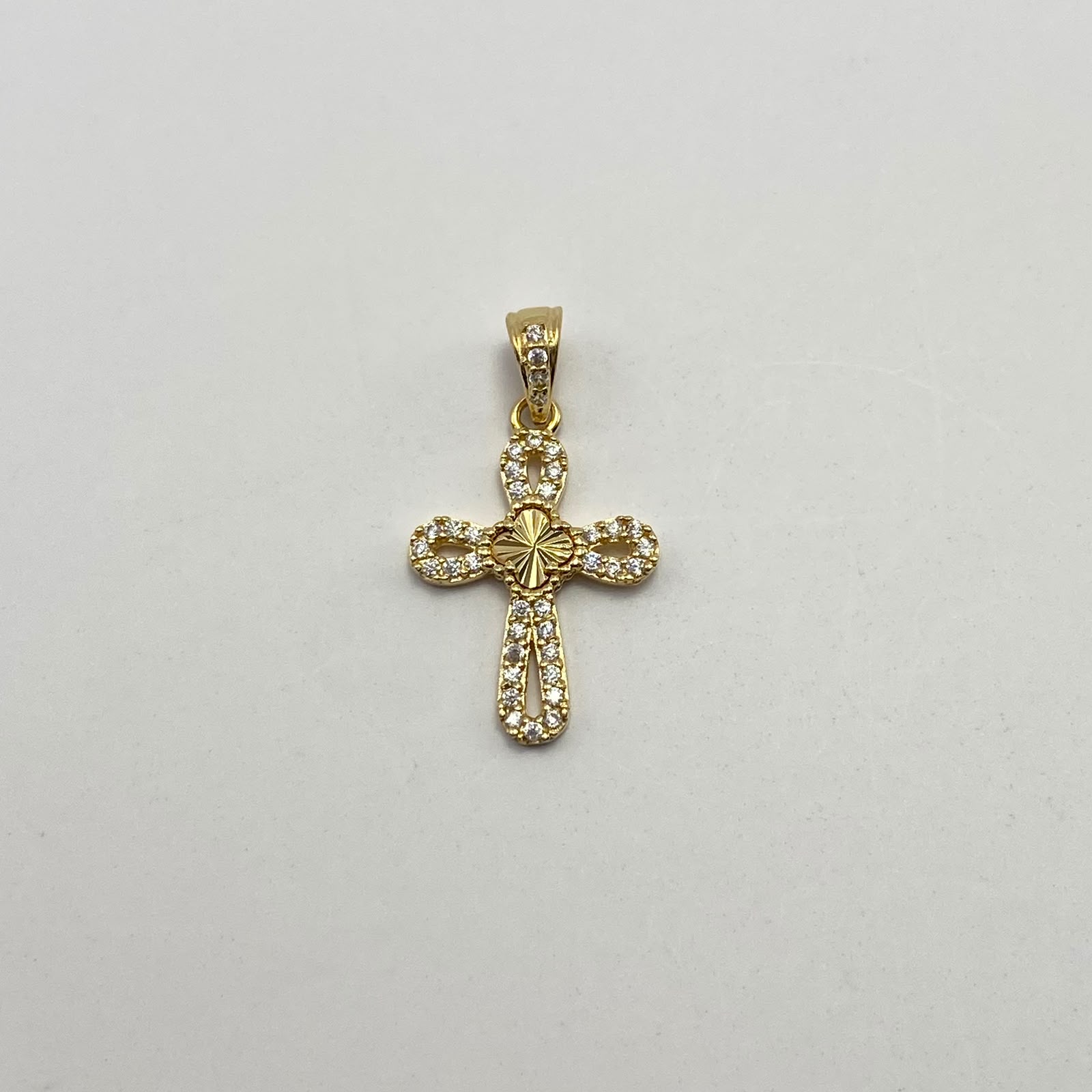 Dije Cruz Trebol diamantado circones blancos Oro amarillo 18k 1,35 Gr / 13,6 mm / 2,5 Cm