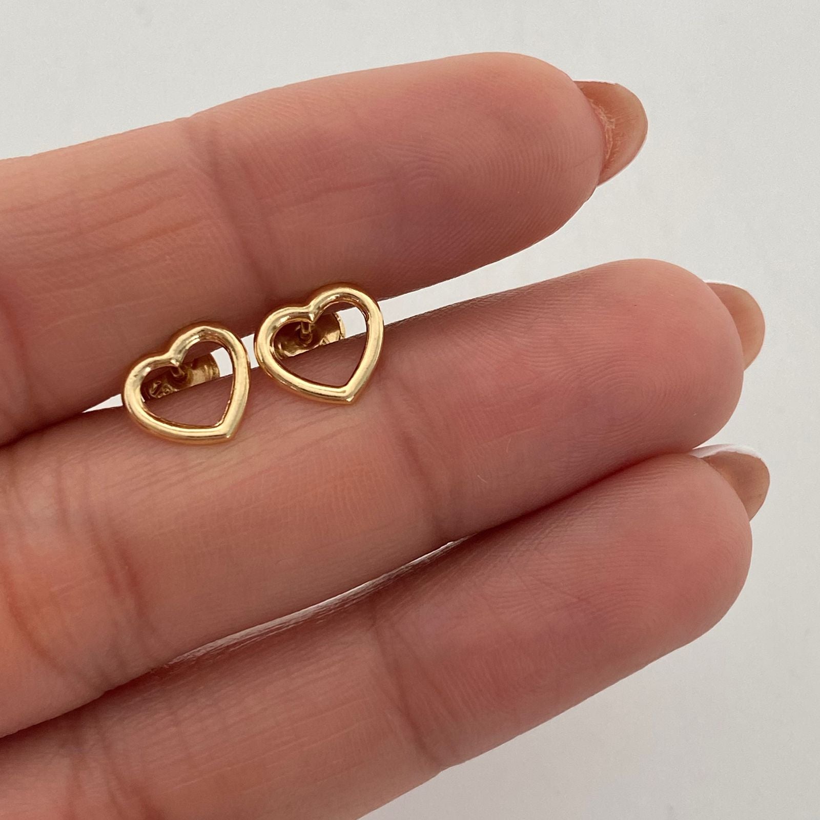 Topos silueta corazon  Oro amarillo 18k 0,6 Gr / 5,13 mm