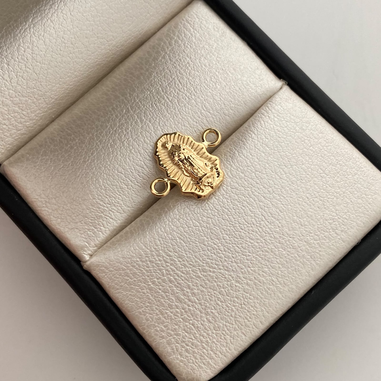 Herraje Virgen de Guadalupe Silueta Oro amarillo 18k 0,55 Gr / 1,5 Cm