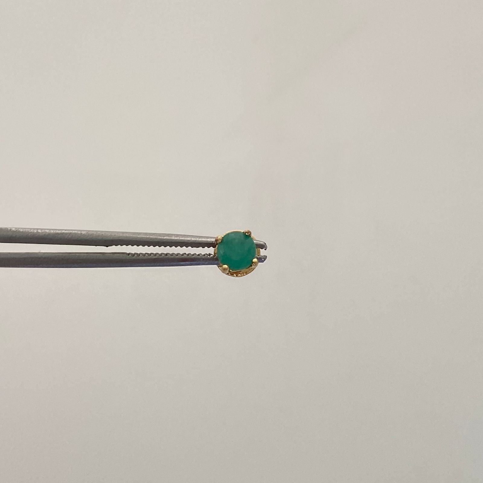 Topos individual Esmeralda oscura Oro amarillo 18k 0,4 Gr / 4,2 mm