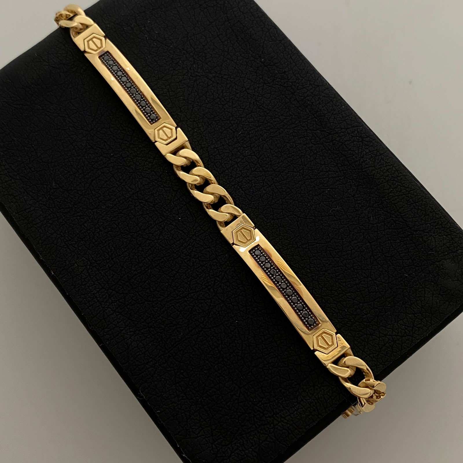 Pulso It Cubana Casting Negro Oro amarillo 18k +4 / 19,45 Gr / 6,3 mm / 21,5 Cm