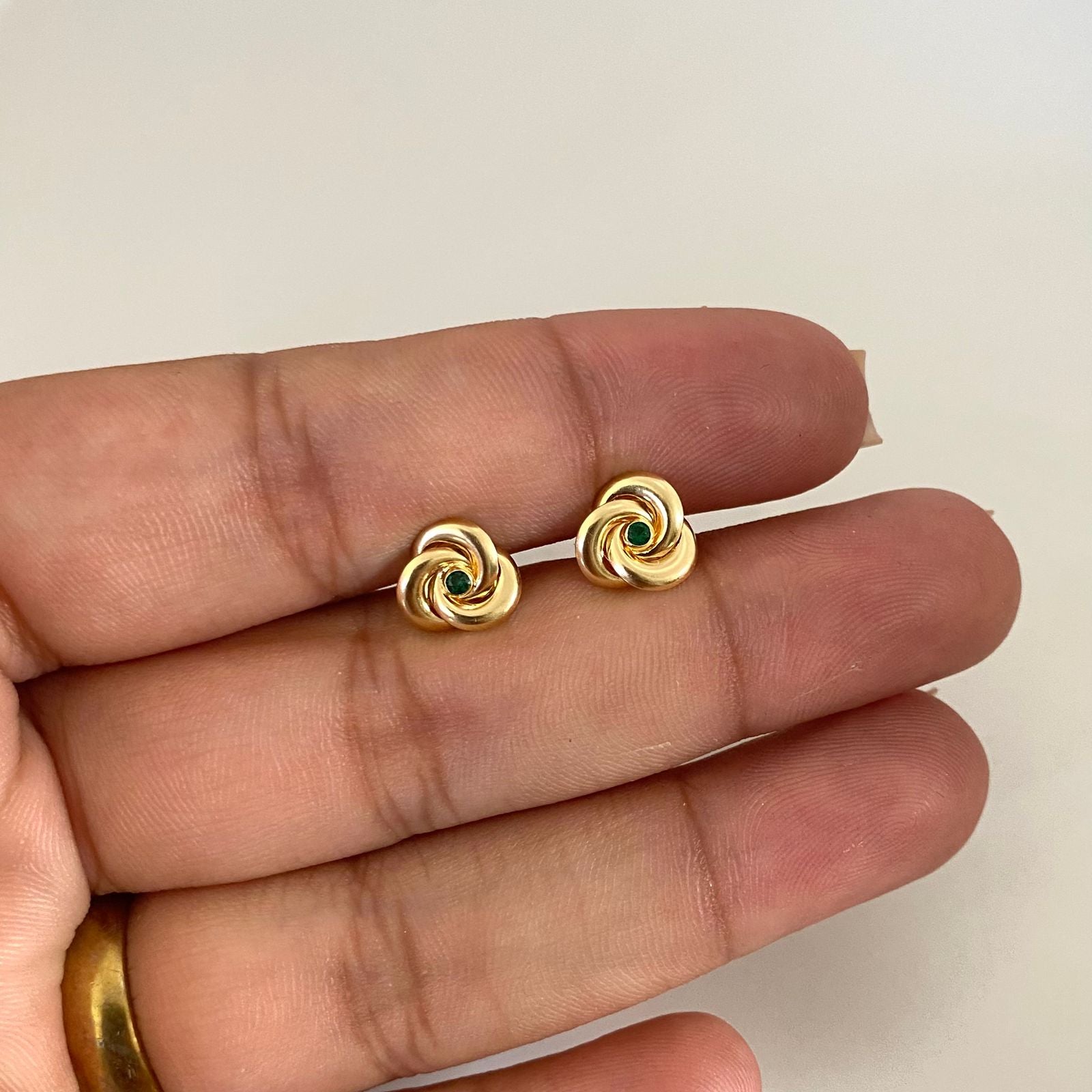Topos flor punto circon verde Oro amarillo 18k 1,0 Gr / 9,0 mm