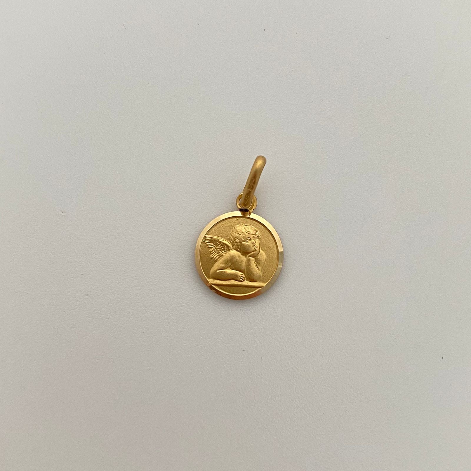 Dije It Angel Oro amarillo 18k +4 / 1,25 Gr / 10 mm / 1,5 Cm