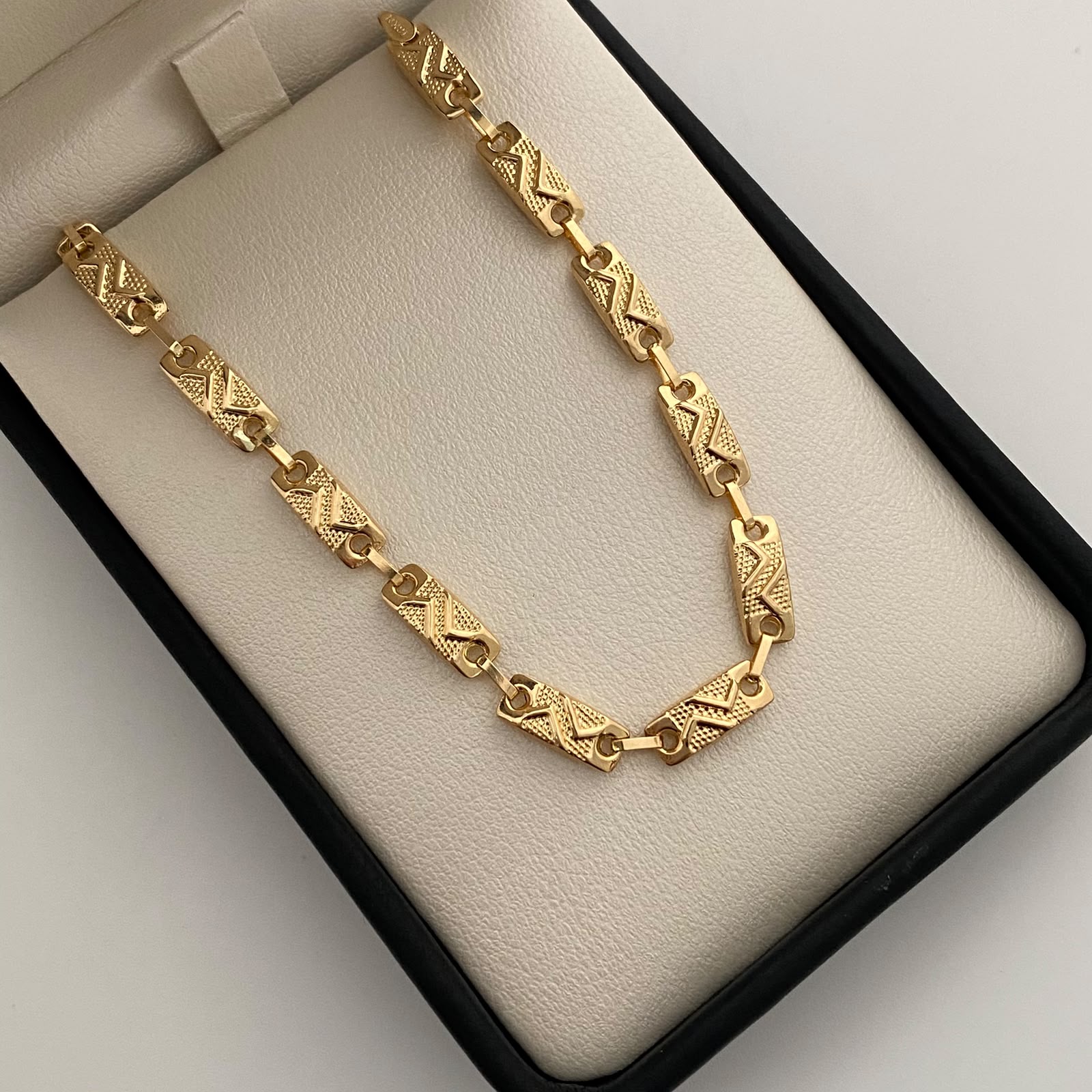 Pulso Pulso Rustico Oro amarillo 18k 3,75 Gr / 4,9 mm / 18,6 Cm Oro amarillo 18k 4,15 Gr / 4,9 mm / 18,6 Cm Broche 0,40