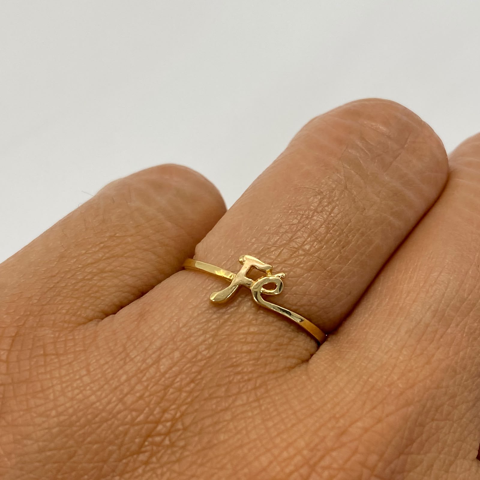 Anillo fe silueta Oro amarillo 18k / Talla 6 / 0,9 Gr / 1,3 mm