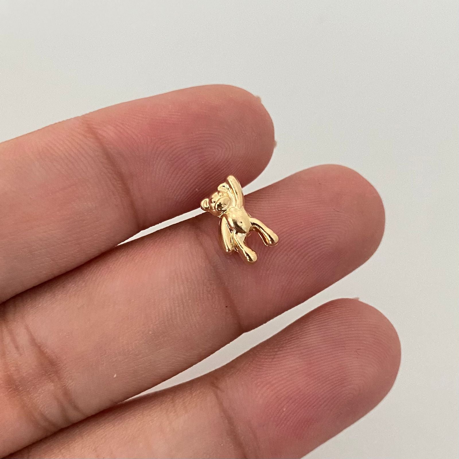 Dije oso mano alzada mini Oro amarillo 18k 0,45 Gr / 1,0 Cm