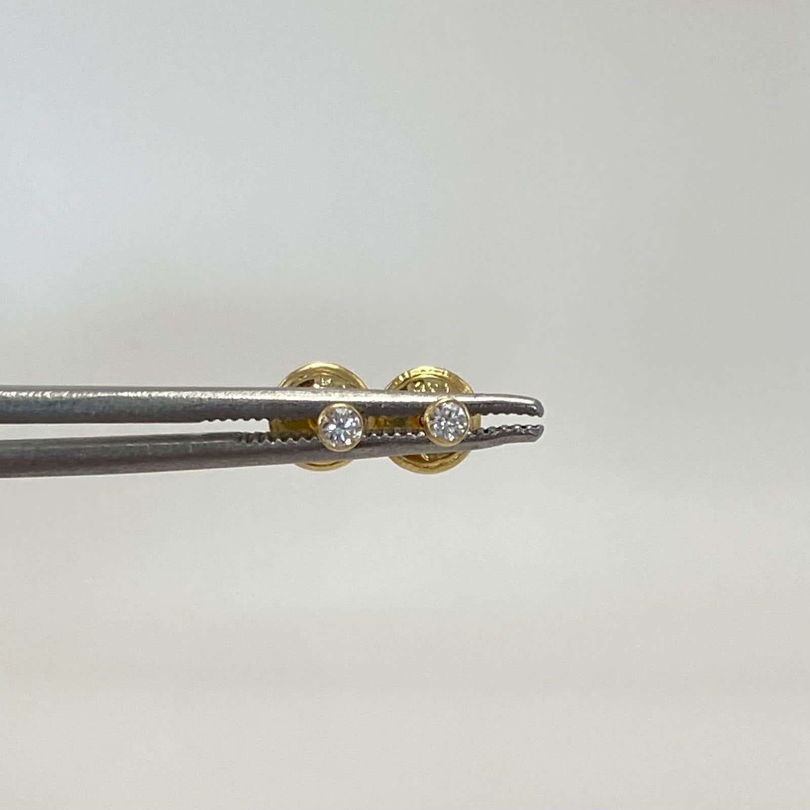 Topos mini circón blanco Oro amarillo 18k 0,4 Gr / 2,3 mm