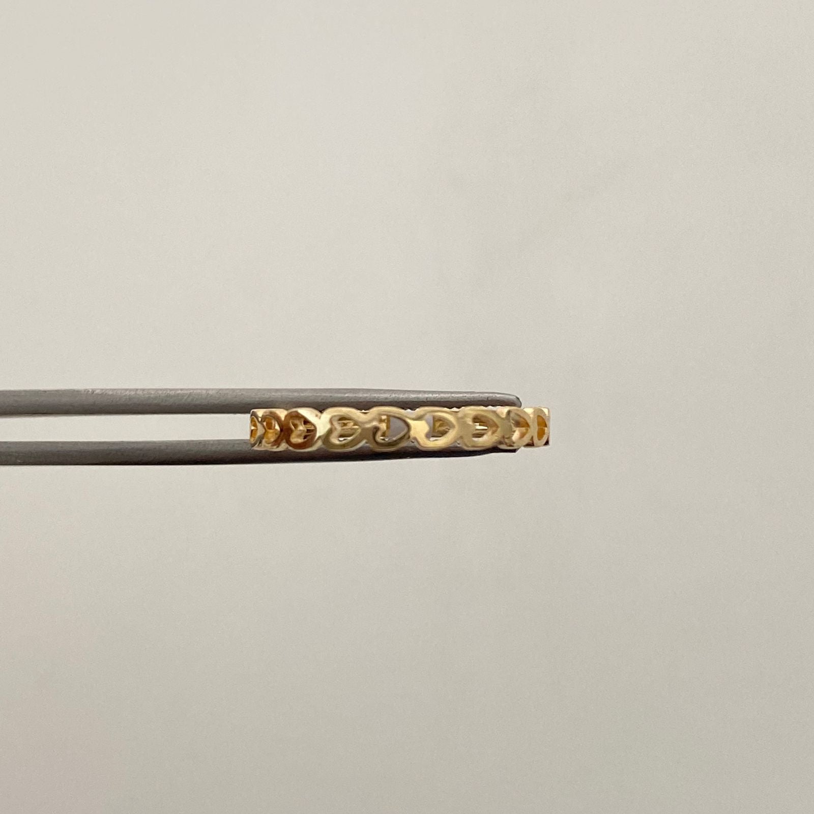 Anillo Corazon seguido Oro amarillo 18k / Talla 6 1/2 / 1,1 Gr / 2,5 mm