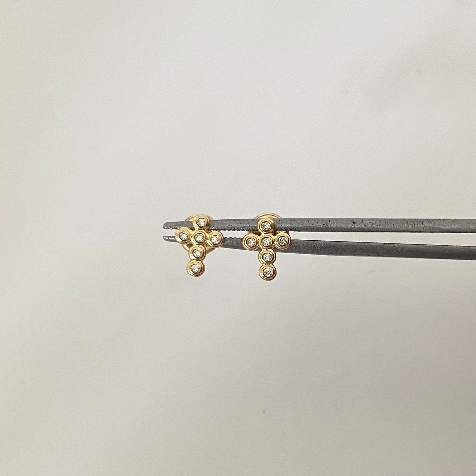 Topos cruz bolitas circones blancos Oro amarillo 18k 0,80 Gr / 6,1 mm