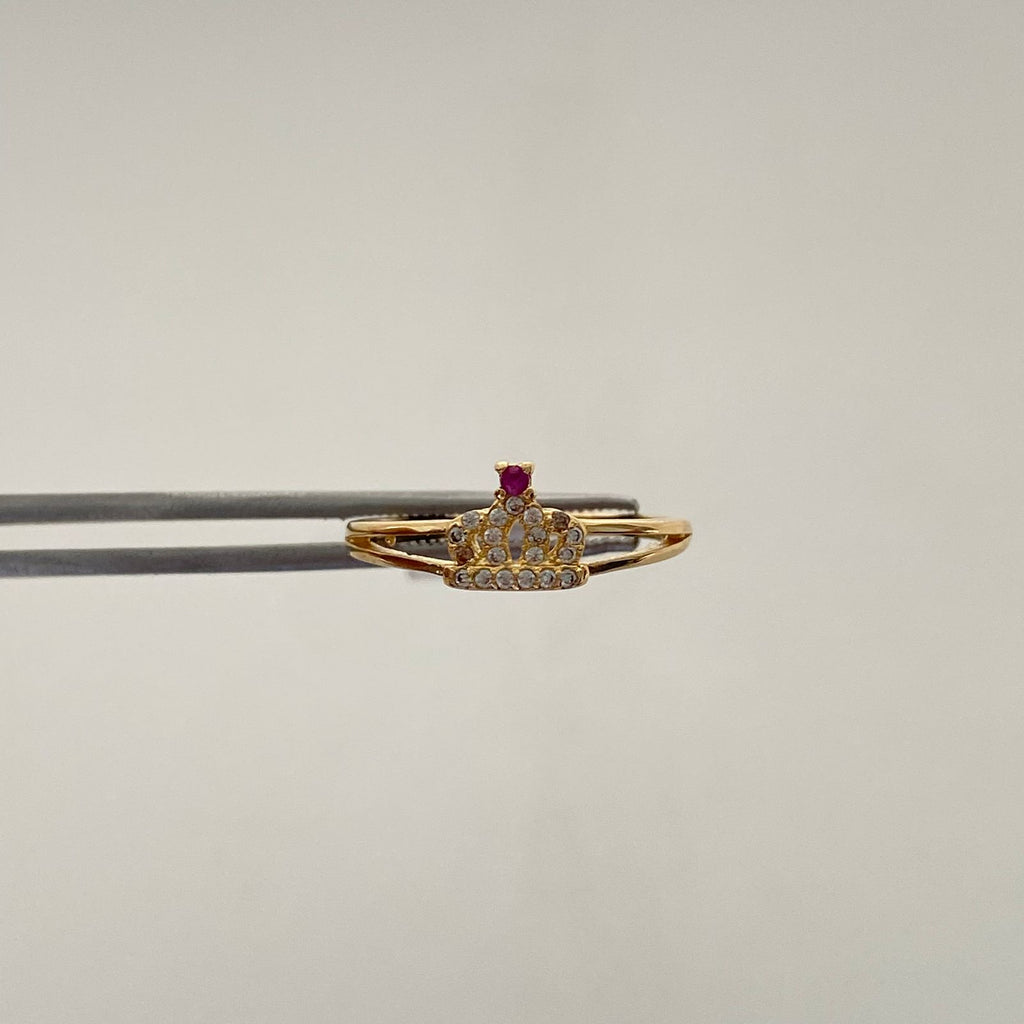 Anillo 15 Corona Circon fucsia Oro amarillo 18k / Talla 6 1/2 / 2,05 Gr