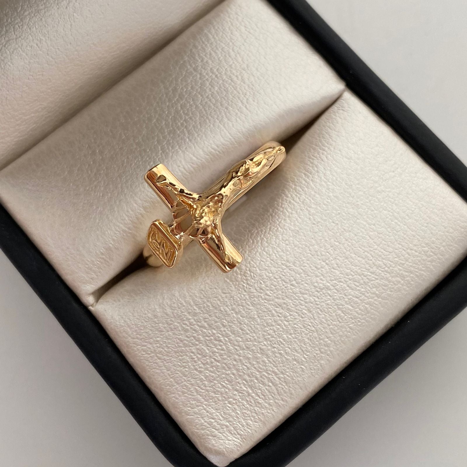 Anillo Cruz Oro amarillo 18k / Talla 9 1/2 / 4,35 Gr / 3 mm