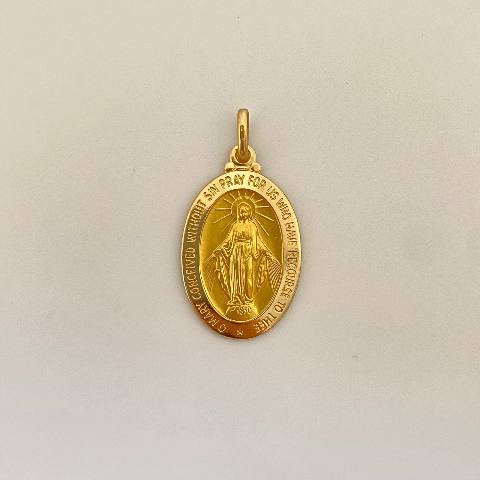 Dije It virgen milagrosa acabado matte Oro amarillo 18k +4 / 7,2 Gr / 4 Cm