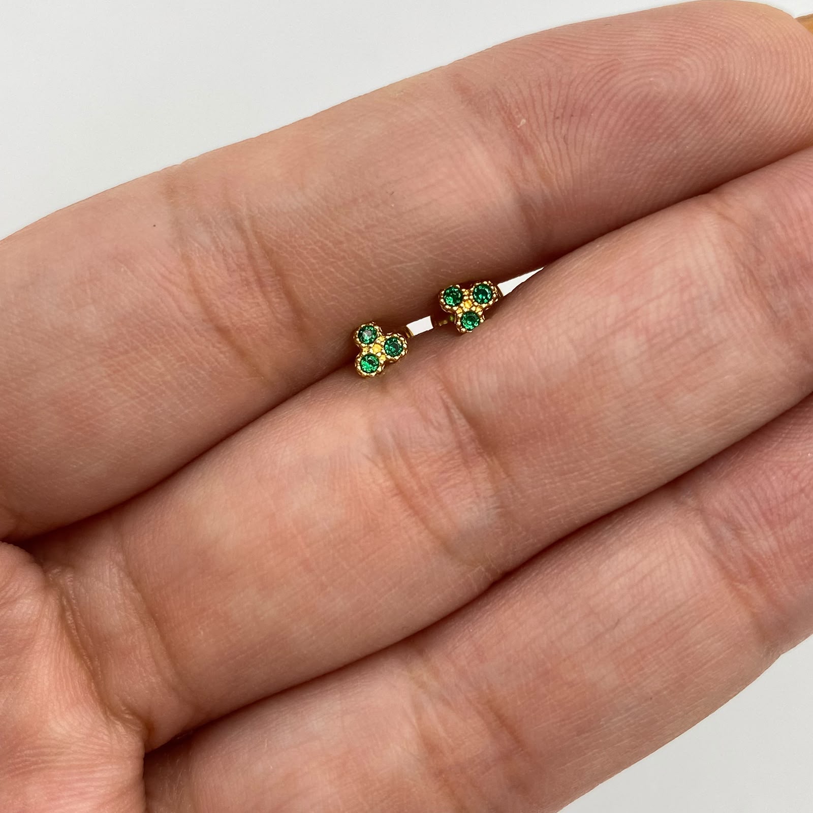 Topos Tres circones verdes Oro amarillo 18k 0,55 Gr / 4,0 mm