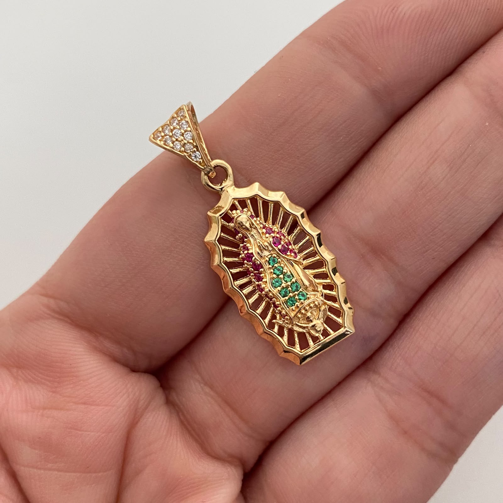 Dije Virgen de Guadalupe Casting Oro amarillo 18k 2,9 Gr / 12,9 mm / 3 Cm