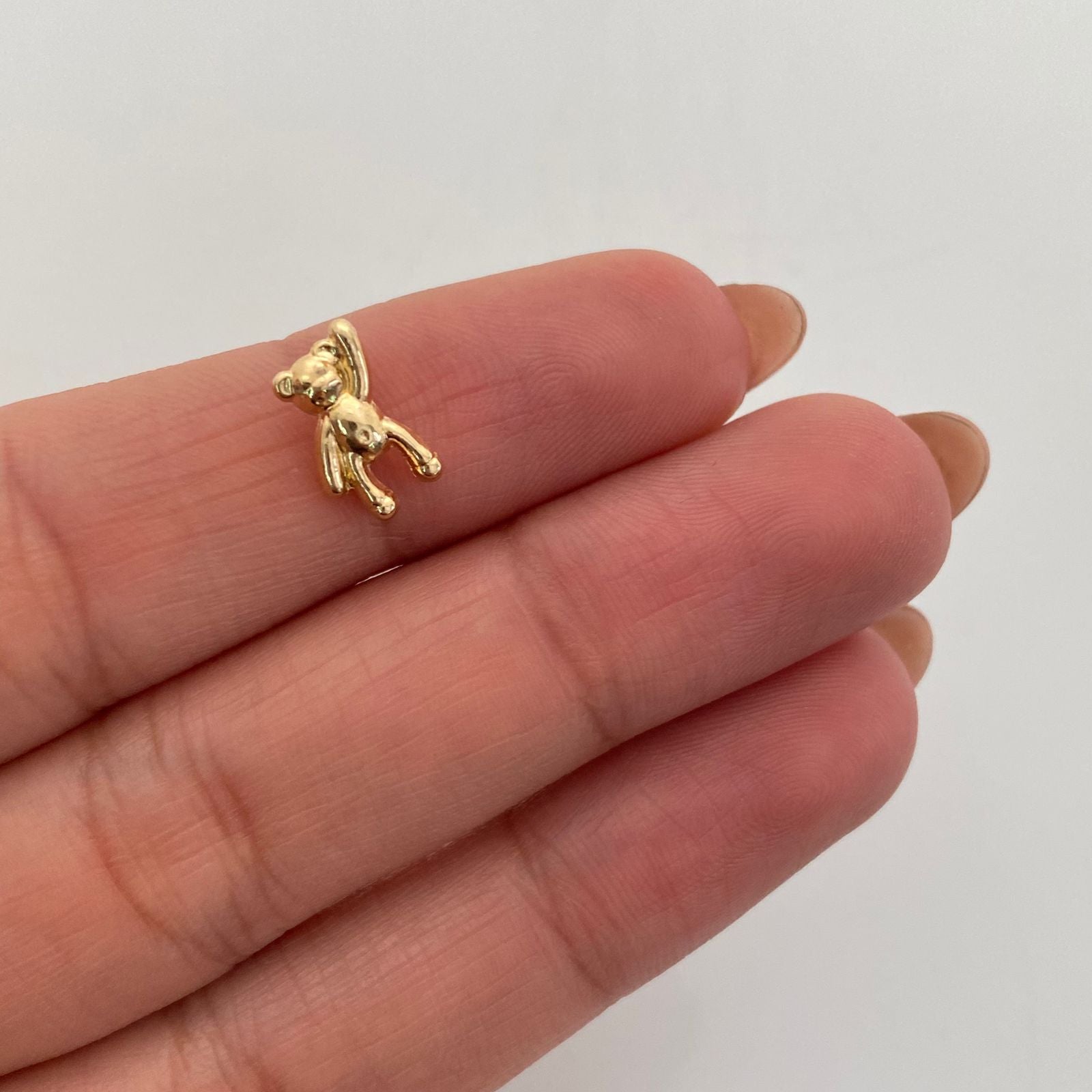 Dije Oso Mano Alzada Oro amarillo 18k 0,35 Gr / 6,1 mm / 1 Cm