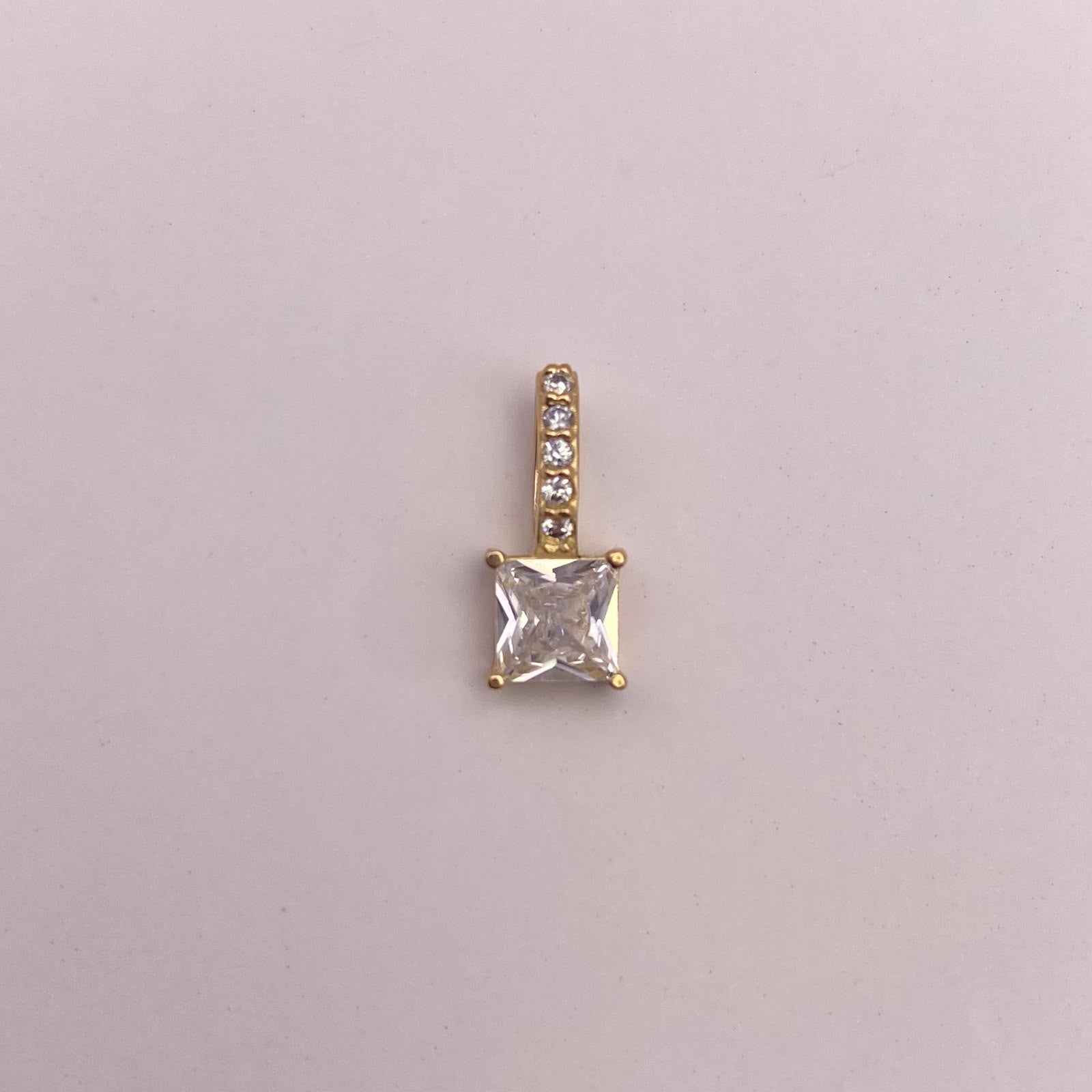 Dije circón blanco Oro amarillo 18k 0,83 Gr / 6,10 mm / 1,3 Cm