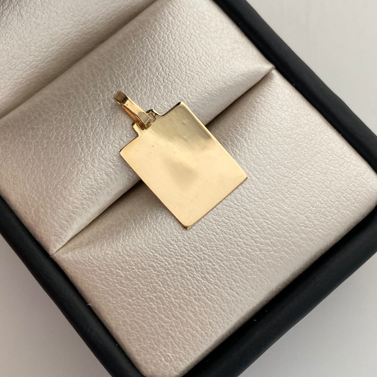 Dije Plca Cuadrada Oro amarillo 18k 1 Gr / 12,0 mm / 2,1 Cm