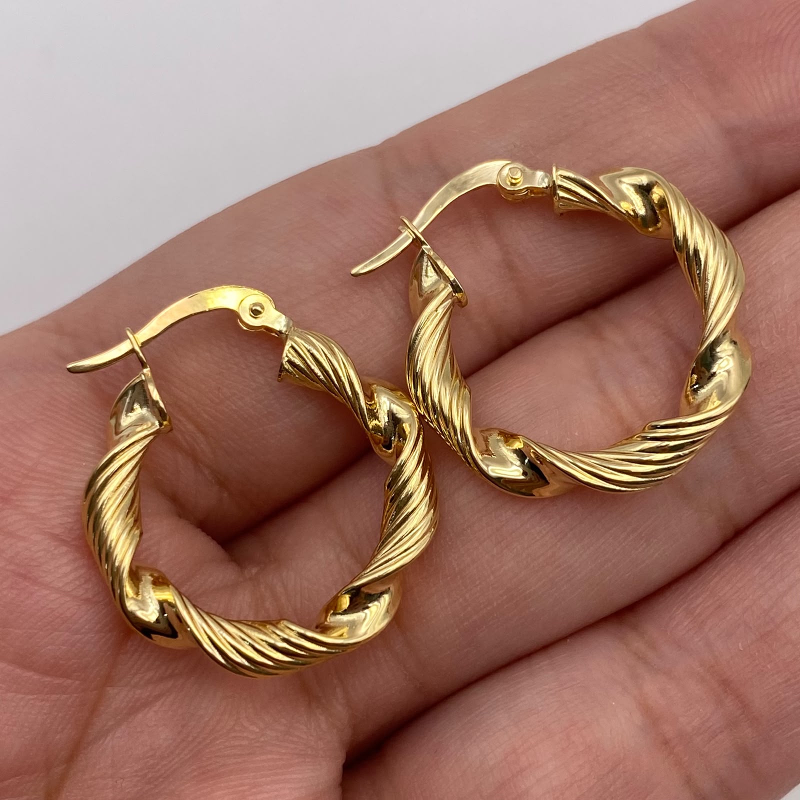 Candonga entorchada lisa y diamantada Oro amarillo 18k 2,33 Gr / 2,3 Cm