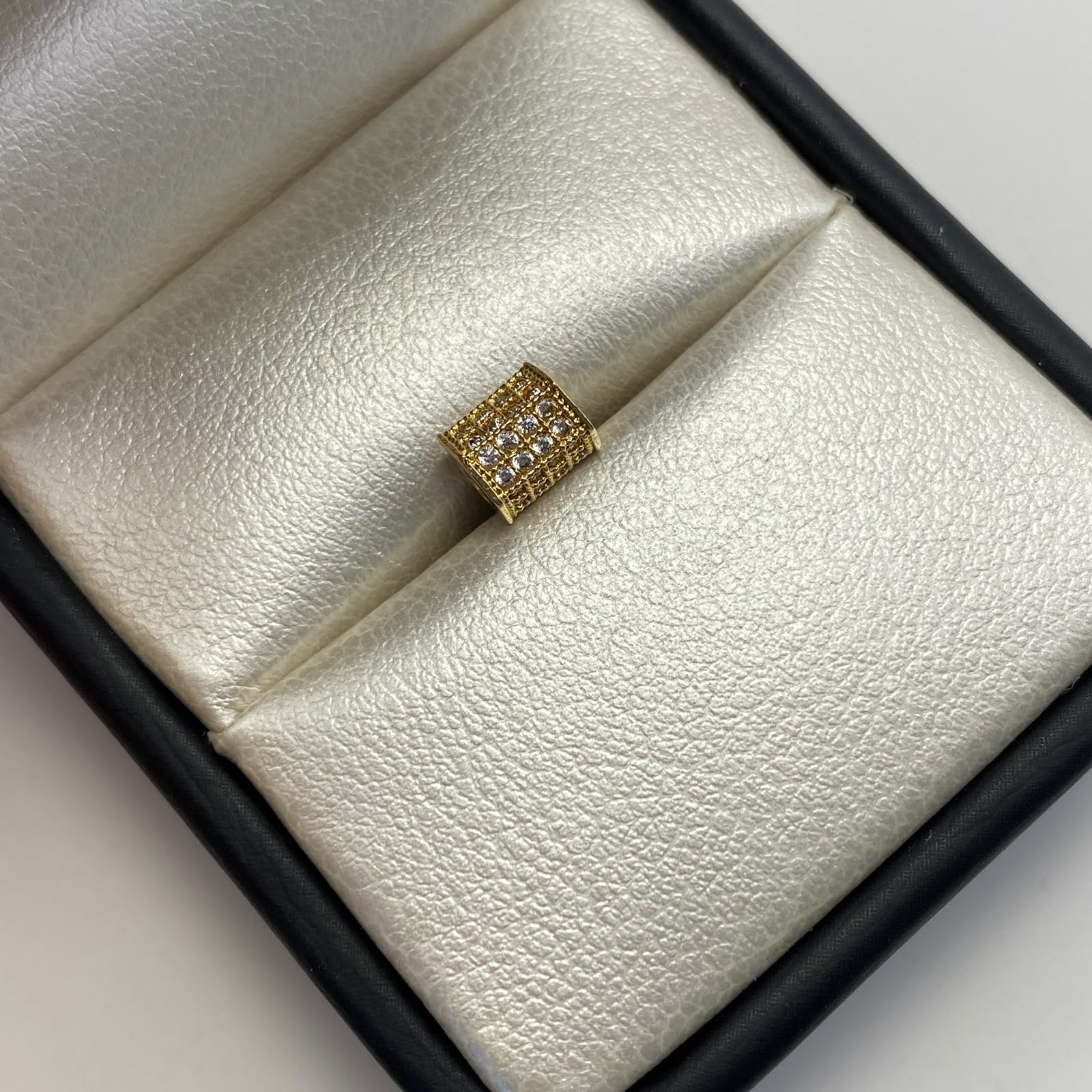 Herraje Cilindros circones blancos Oro amarillo 18k 0,9 Gr / 0,7 Cm