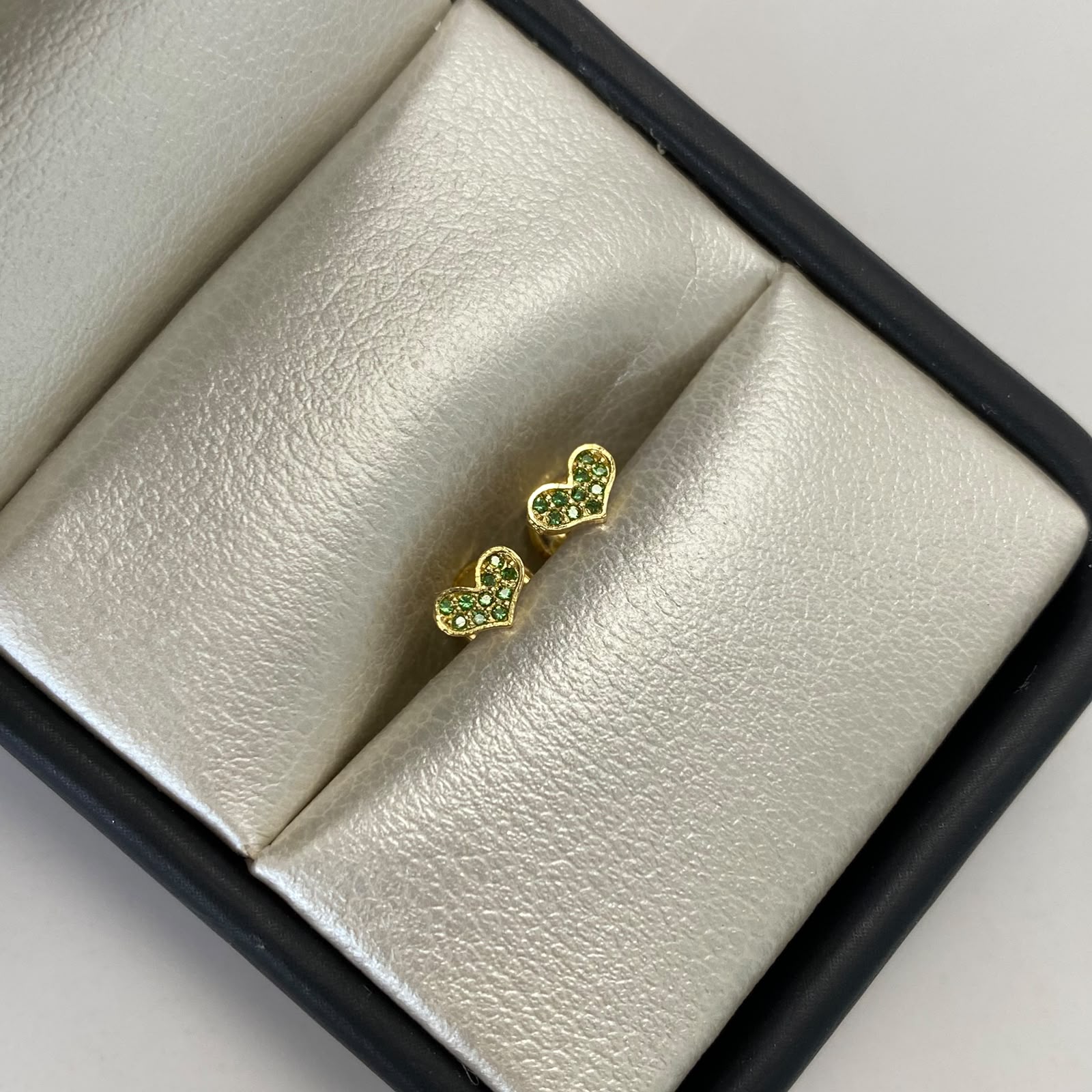 Topos corazon circon verde Oro amarillo 18k 0,6 Gr / 5,5 mm
