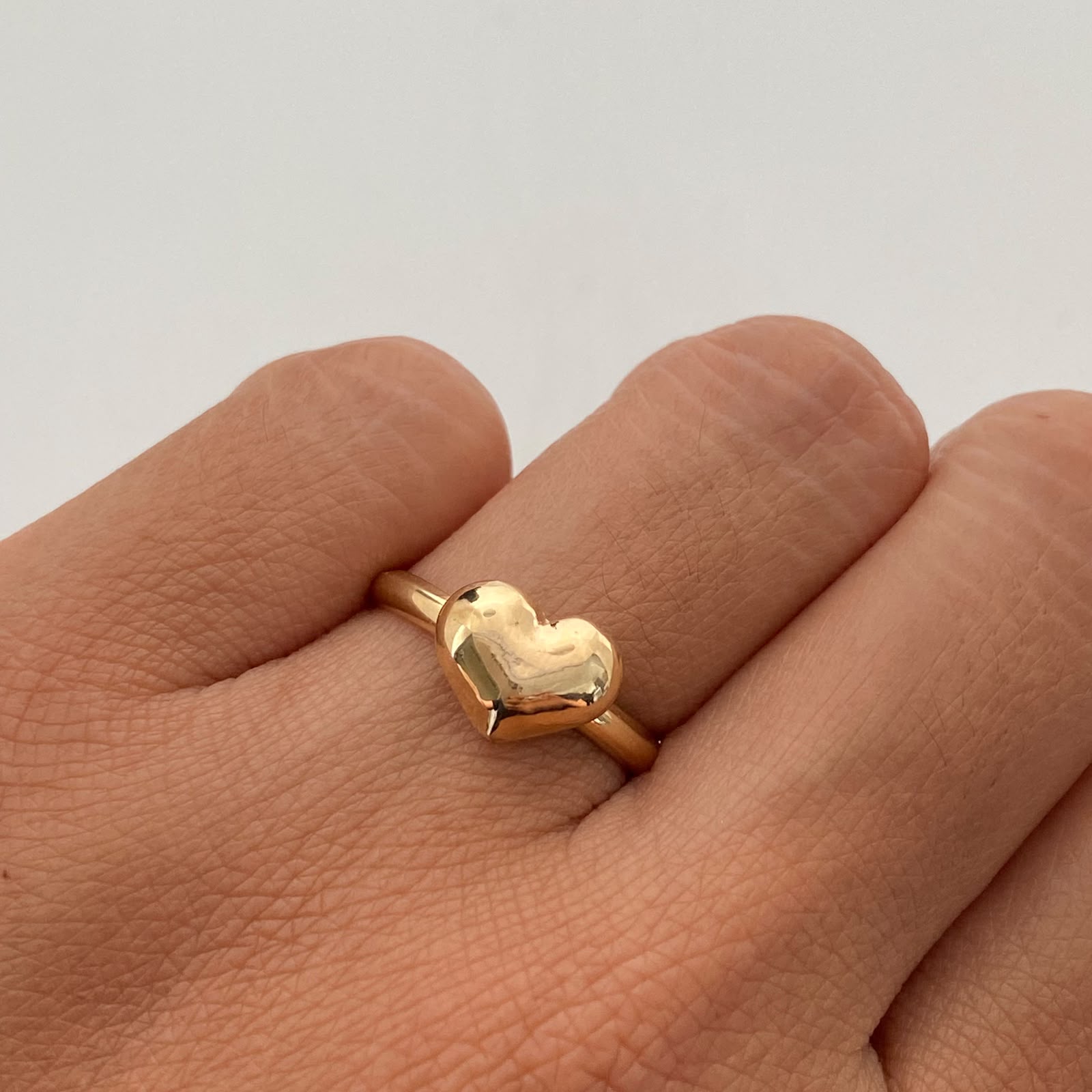 Anillo Corazon Inflado Oro amarillo 18k / Talla 6 / 1,2 Gr / 2,5 mm