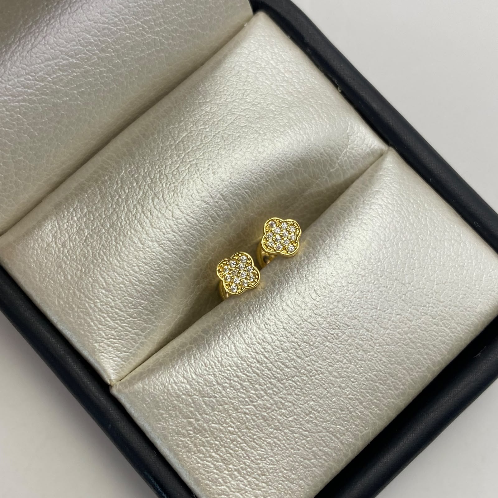 Topos trebol circón blanco Oro amarillo 18k 0,7 Gr / 5,1 mm